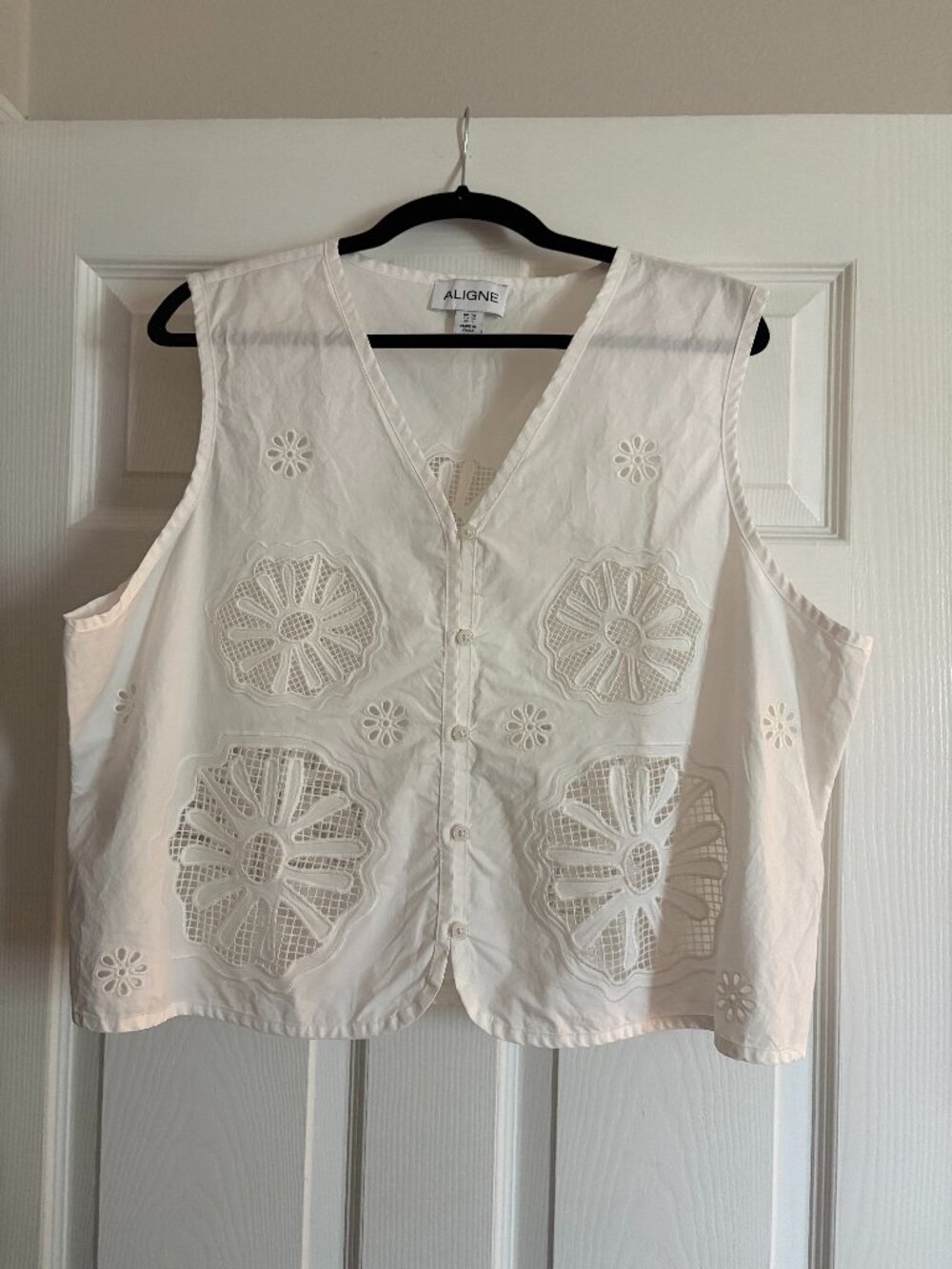 Aligne / Chloe Broderie Vest / White / 16/XXL